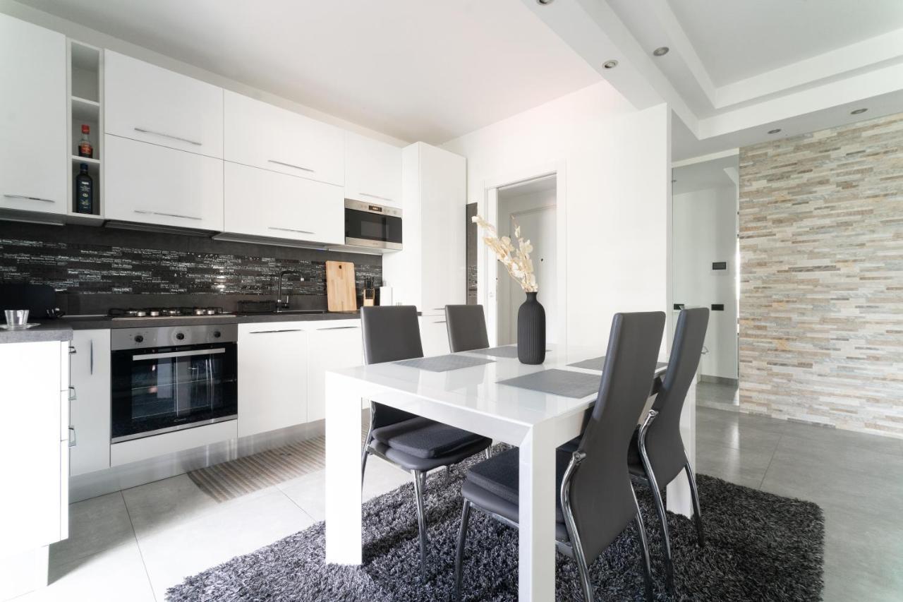 Oasis Luxury - A.C/Terrace/2Bedrooms 贝尔加莫 外观 照片